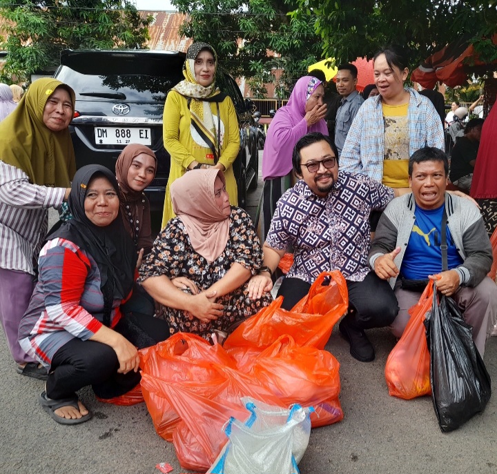 Kali Kedua Gelar Pasar Murah, Warga: Pak Erwin Ismail Tahu Masalah Rakyatnya